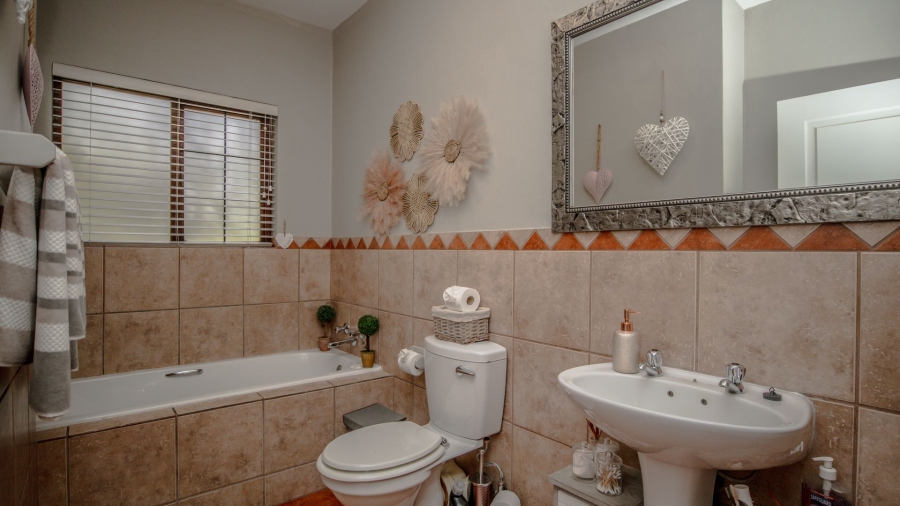 3 Bedroom Property for Sale in The Coves North West